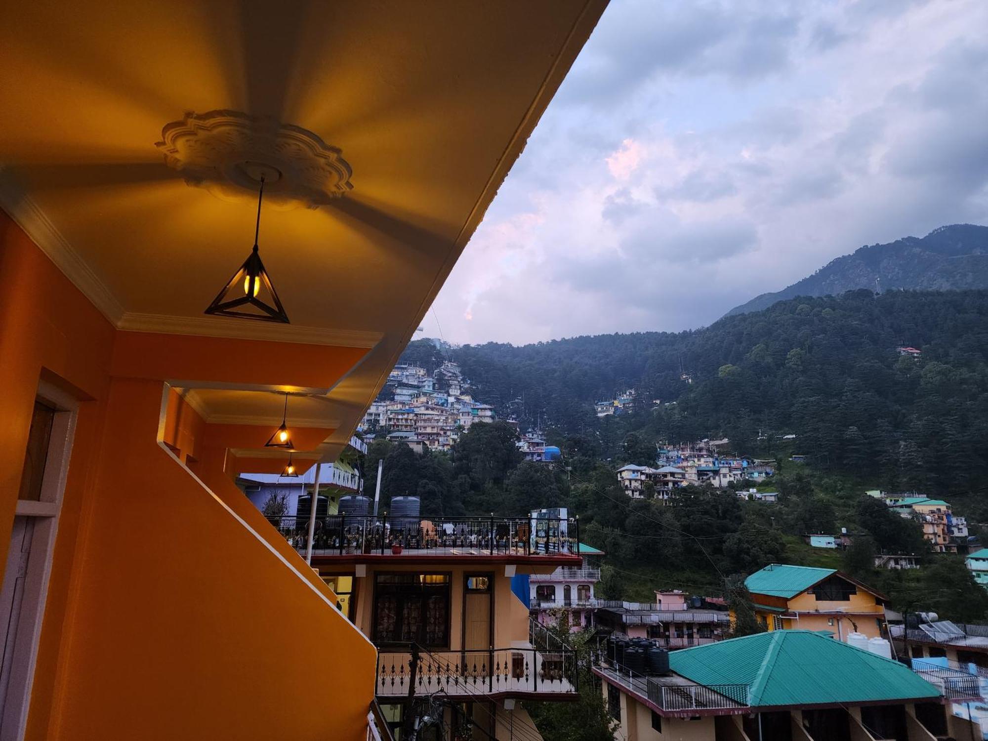 The Bougainvillea, Mcleodganj Dharamshala Exteriör bild